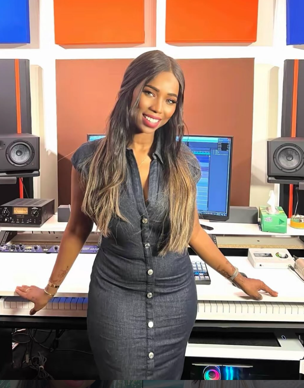 Hanan in the studio